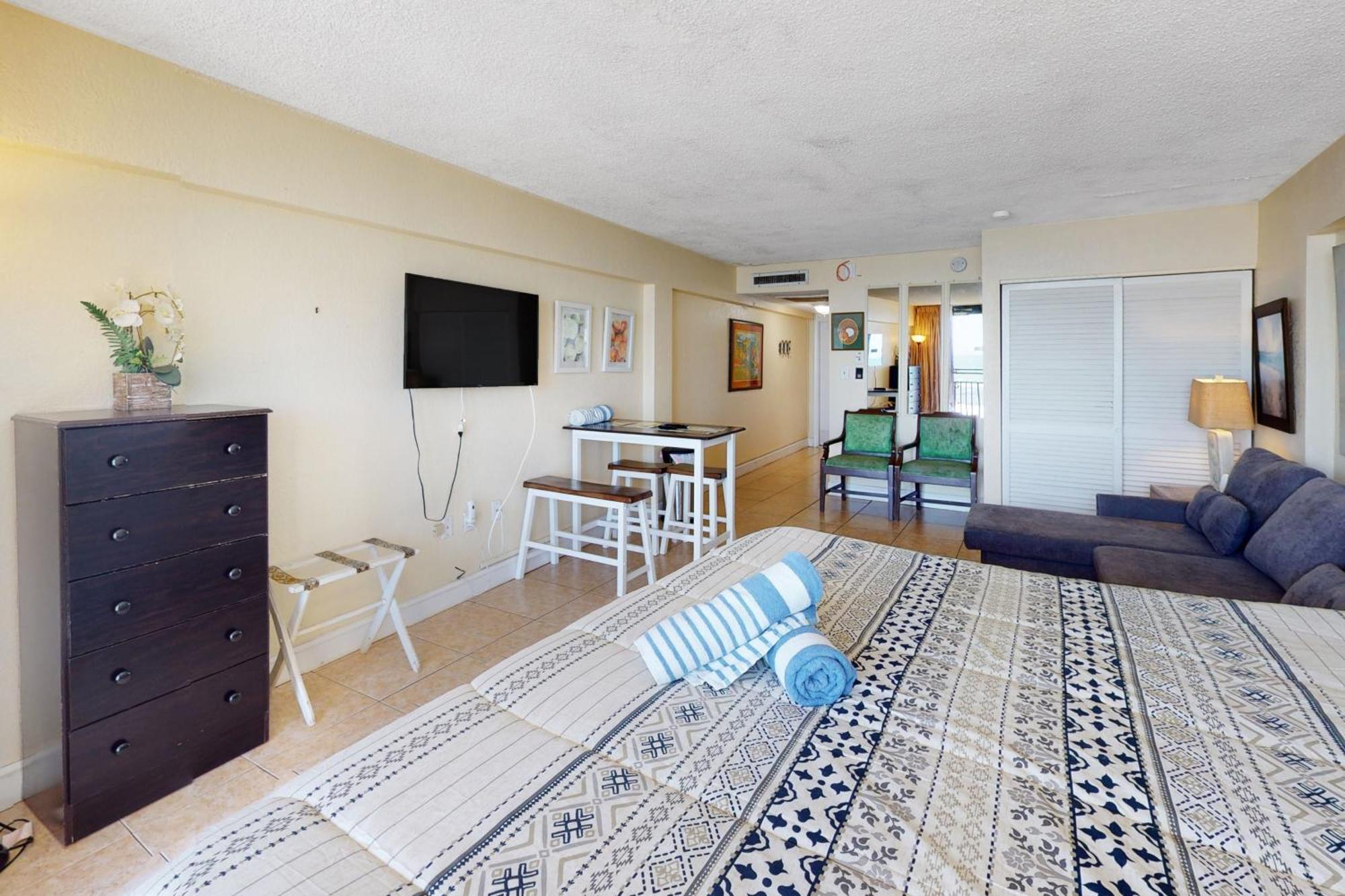 Atlantic Condos By The Beach Daytona Beach Shores Room photo