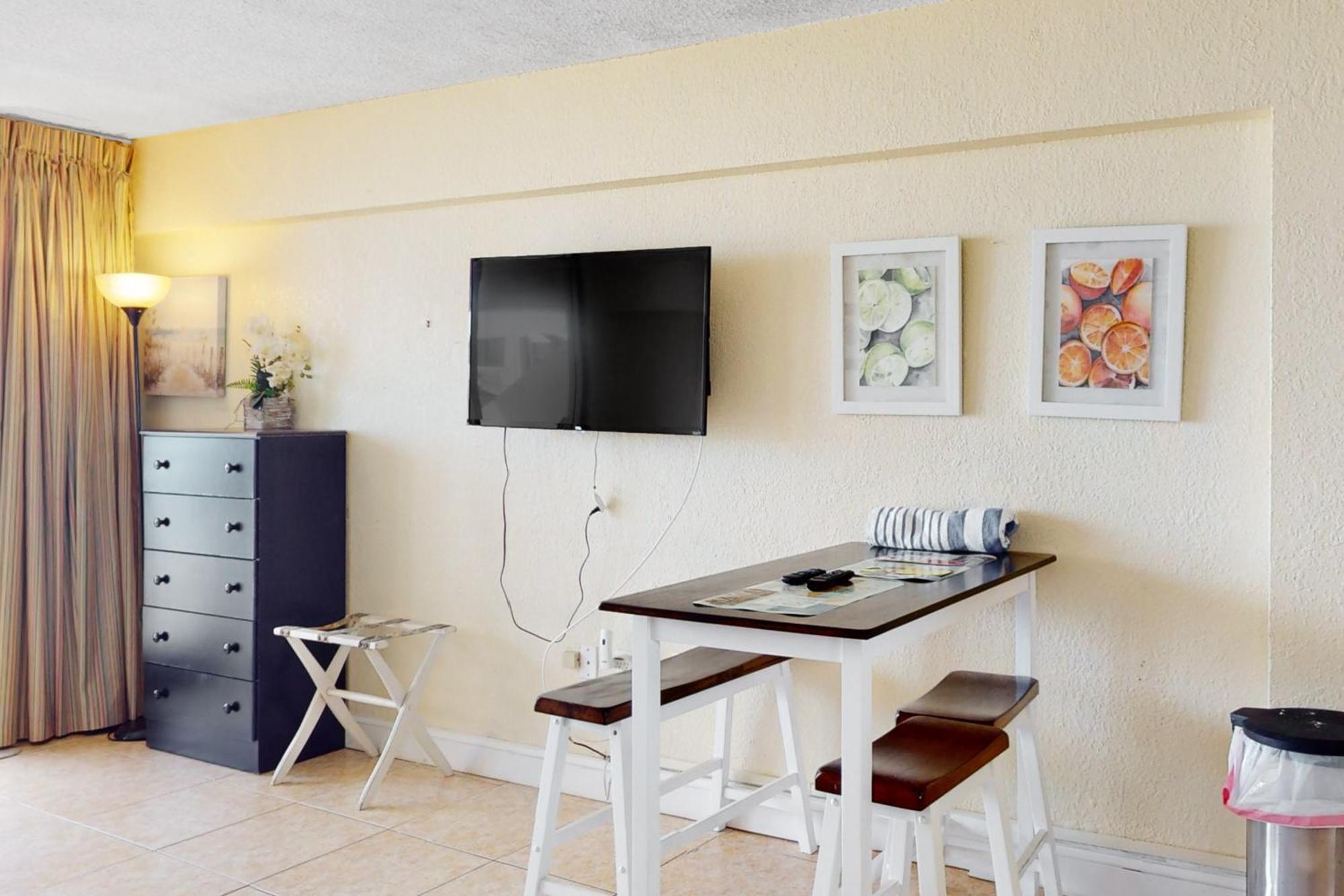 Atlantic Condos By The Beach Daytona Beach Shores Room photo