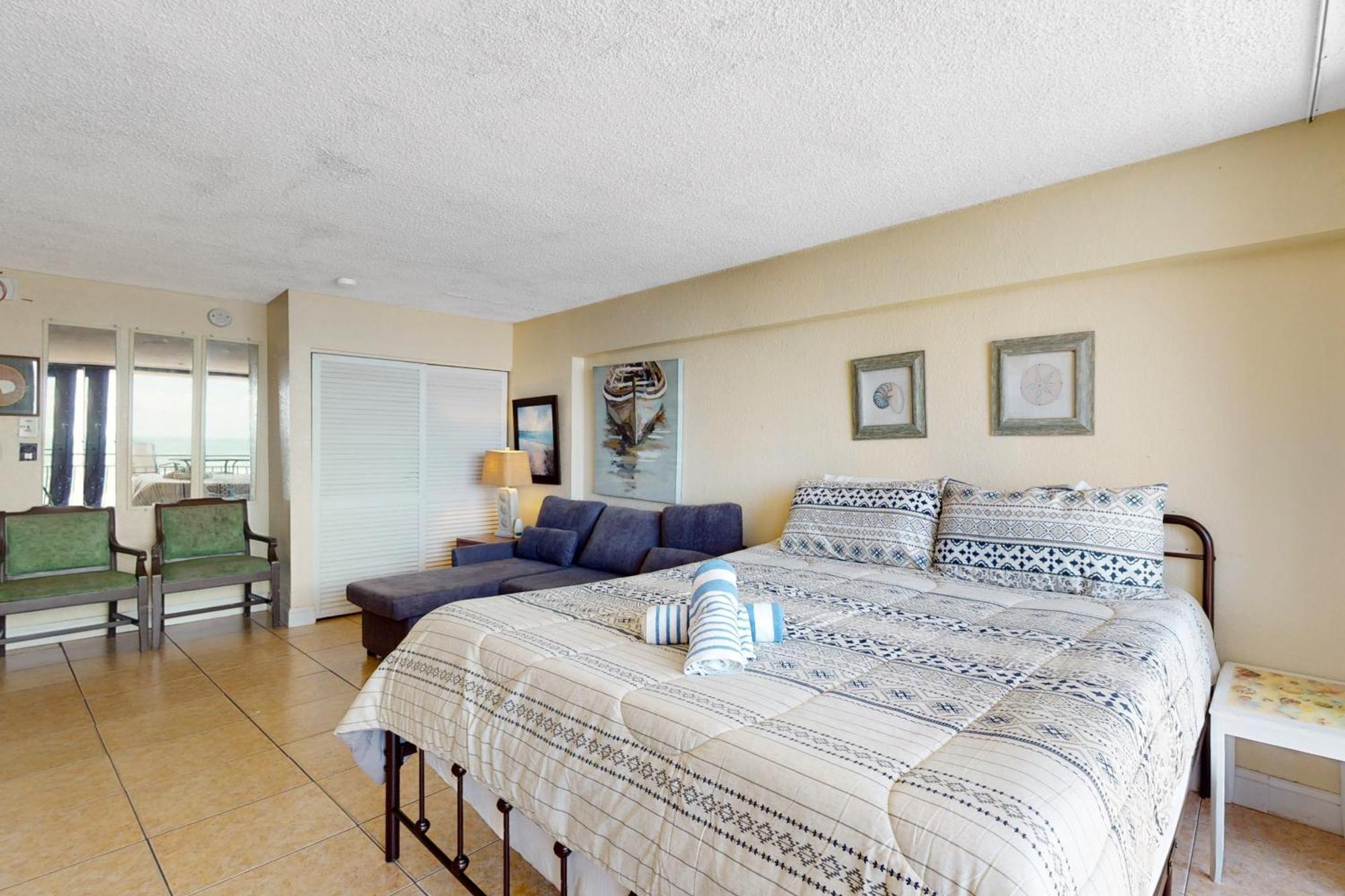 Atlantic Condos By The Beach Daytona Beach Shores Room photo