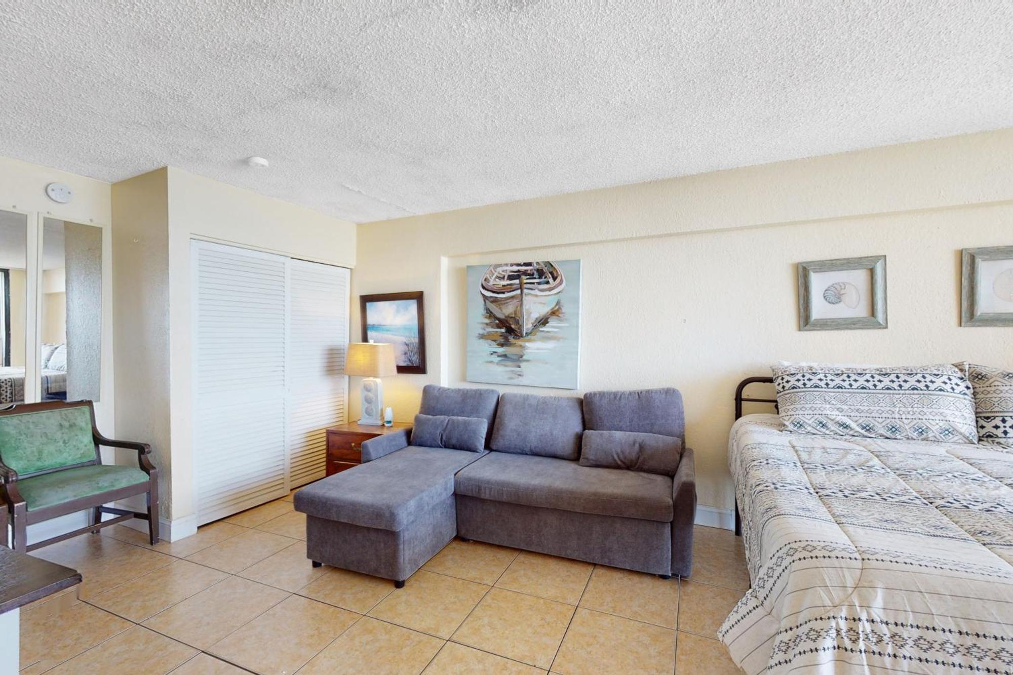 Atlantic Condos By The Beach Daytona Beach Shores Room photo