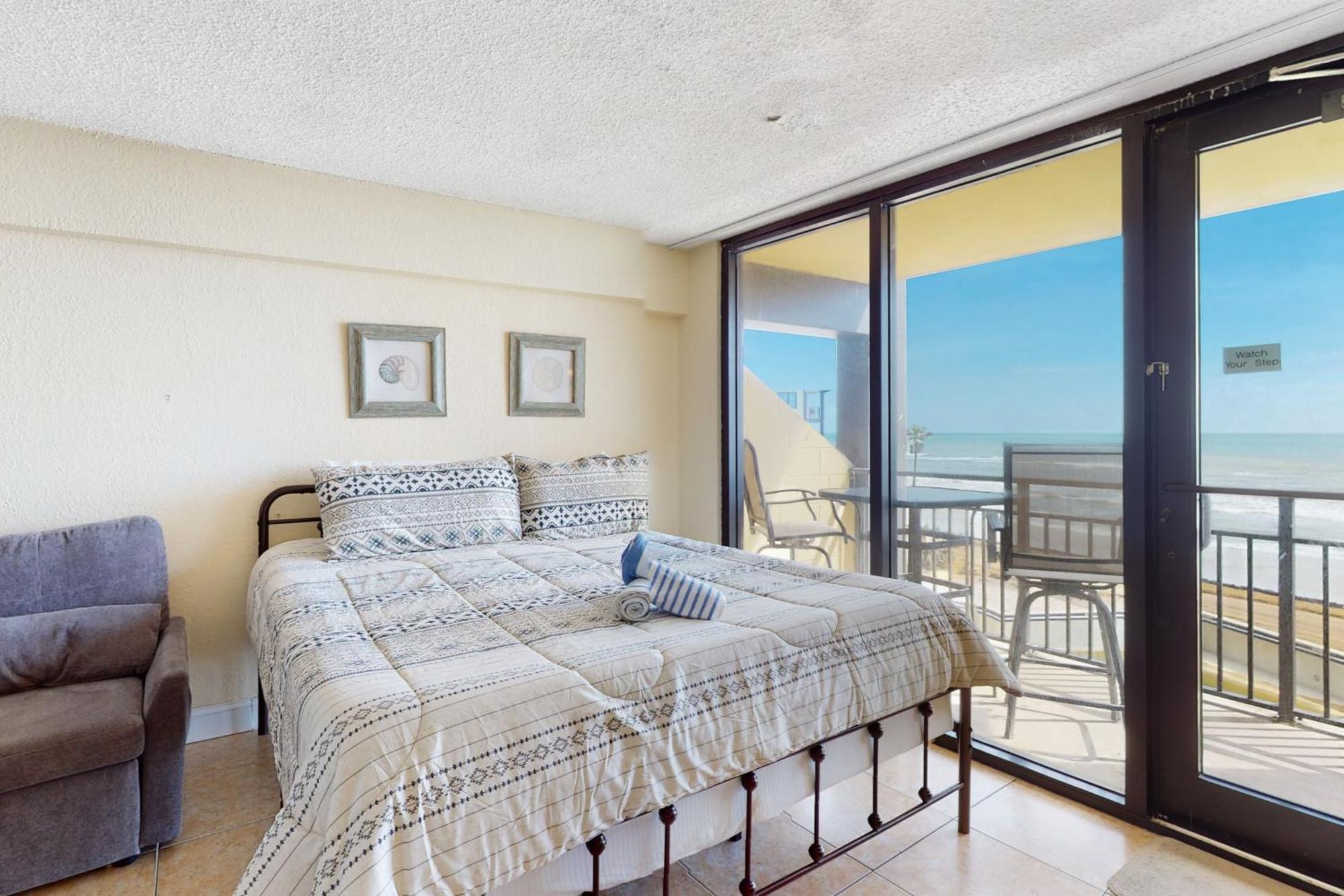 Atlantic Condos By The Beach Daytona Beach Shores Room photo