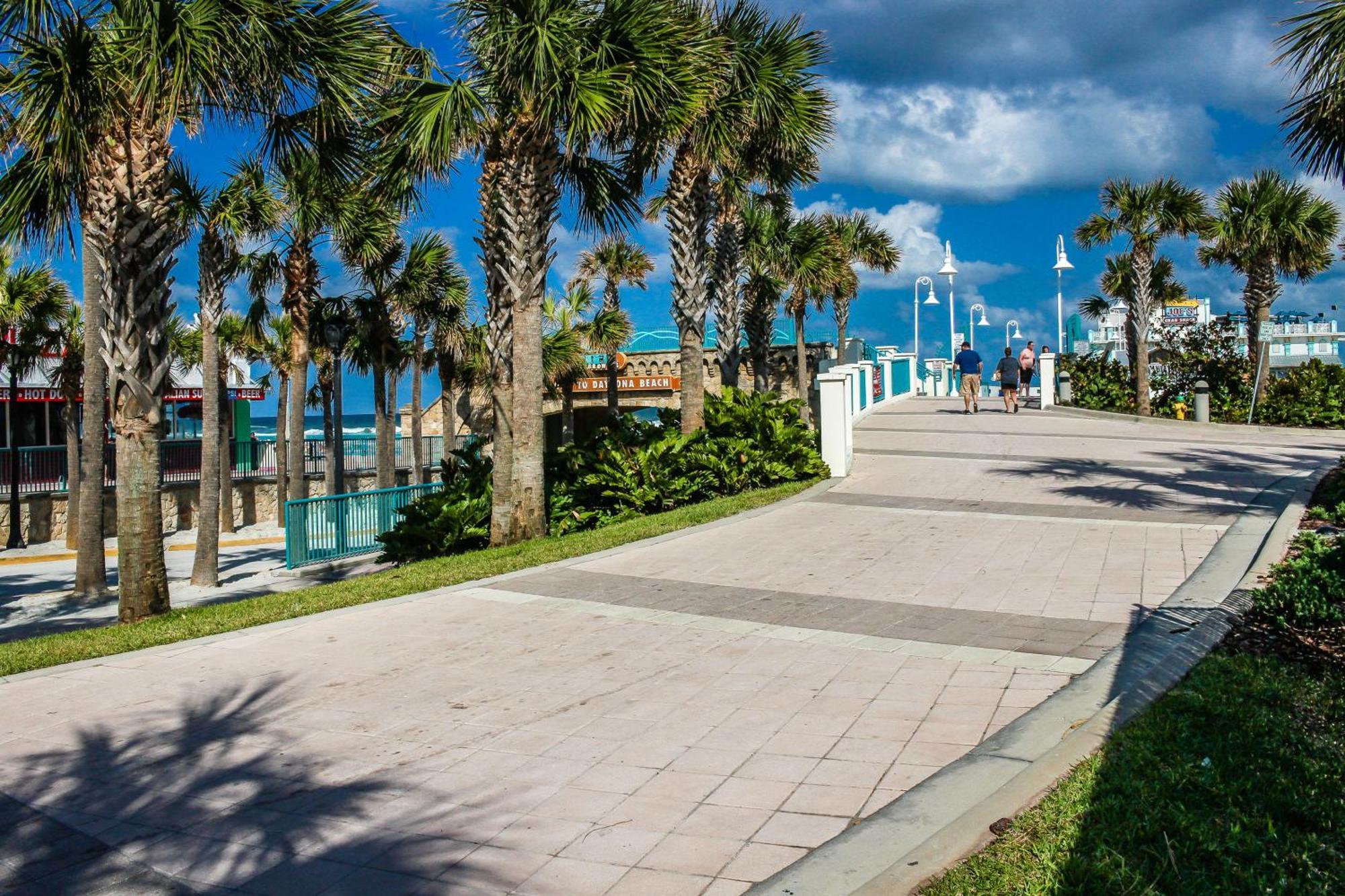 Atlantic Condos By The Beach Daytona Beach Shores Room photo