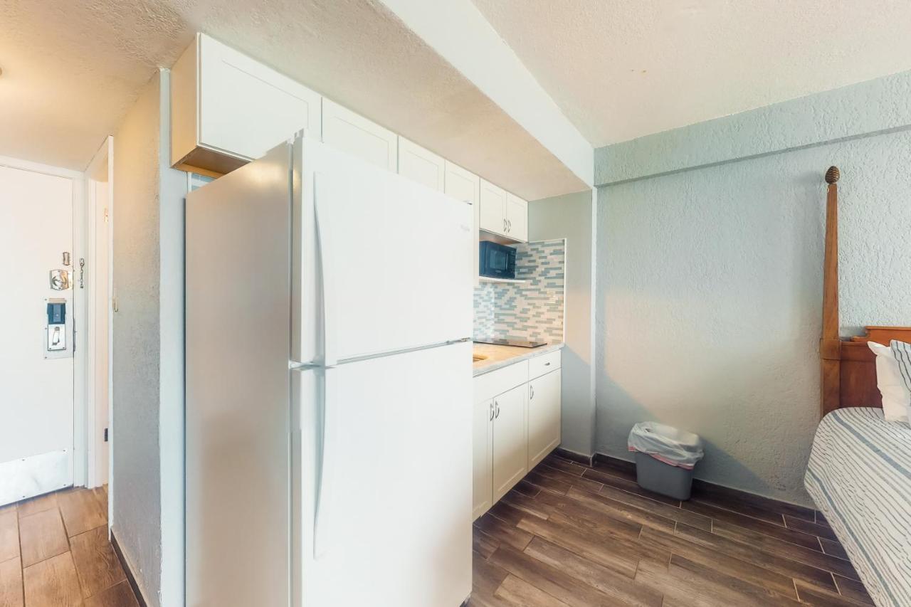 Atlantic Condos By The Beach Daytona Beach Shores Exterior photo